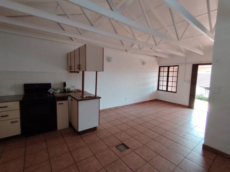 Golf Course Living At Its Best – Spacious Pet-Friendly Townhouse In Port Edward - Photo 6