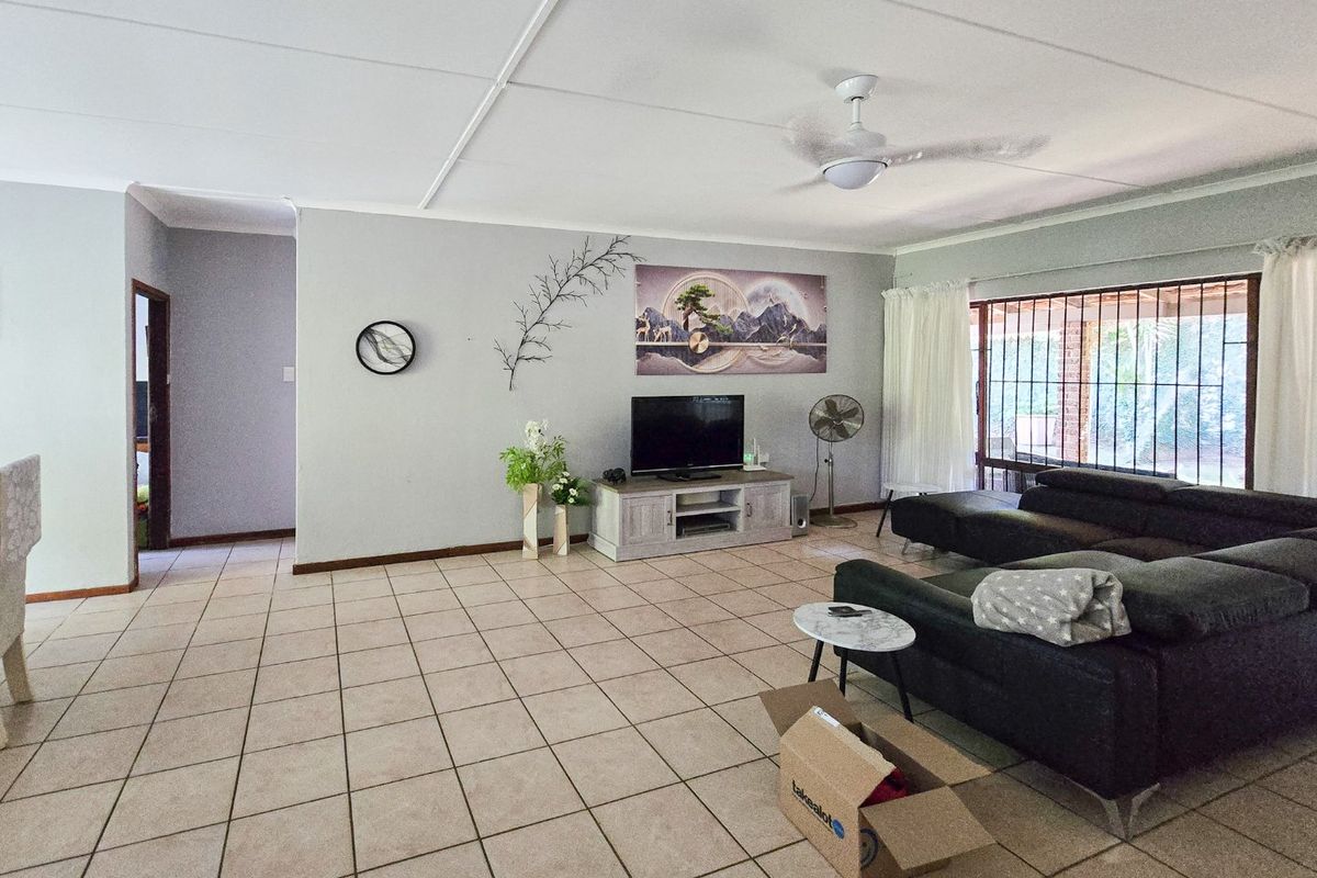 House With A flat For R1,450 000  !!! - Photo 4