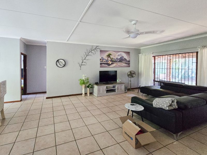 House With A flat For R1,450 000  !!! - Photo 4