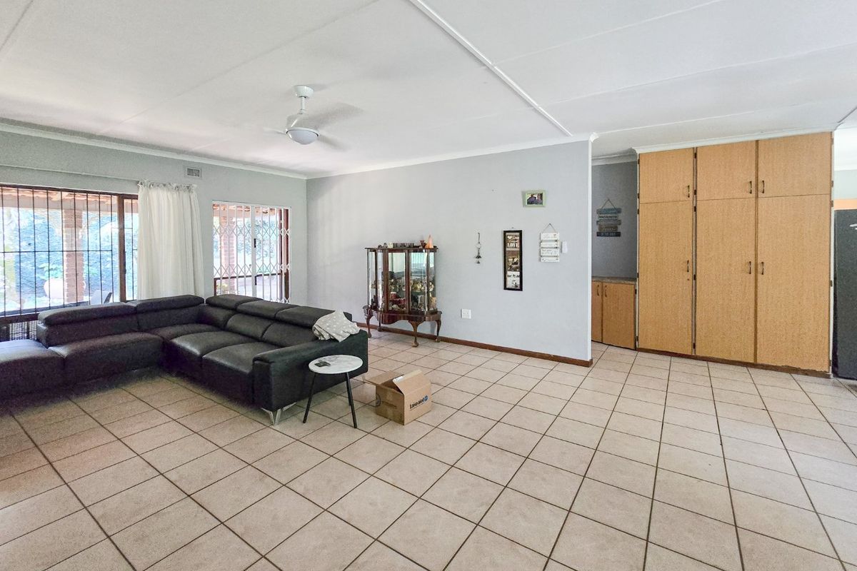 House With A flat For R1,450 000  !!! - Photo 5