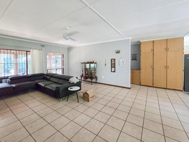 House With A flat For R1,450 000  !!! - Photo 5