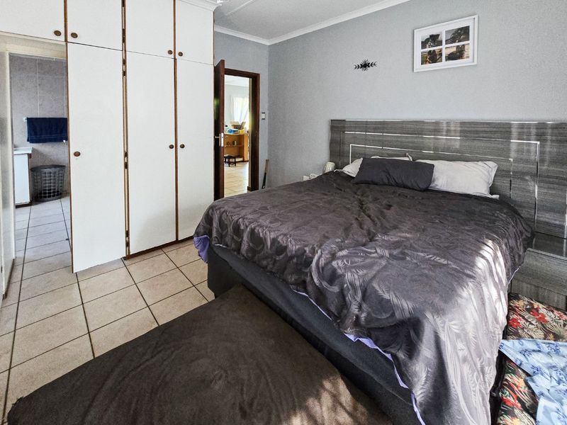 House With A flat For R1,450 000  !!! - Photo 10