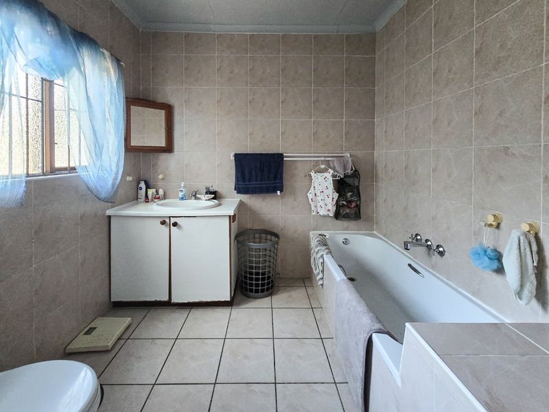 House With A flat For R1,450 000  !!! - Photo 9