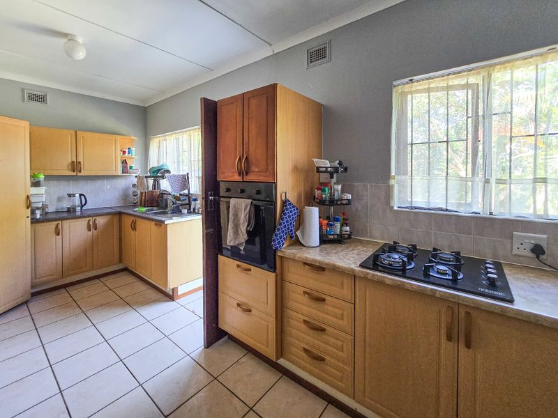 House With A flat For R1,450 000  !!! - Photo 8