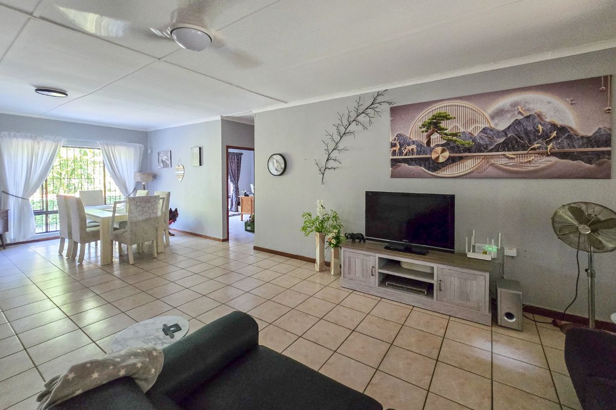 House With A flat For R1,450 000  !!! - Photo 2