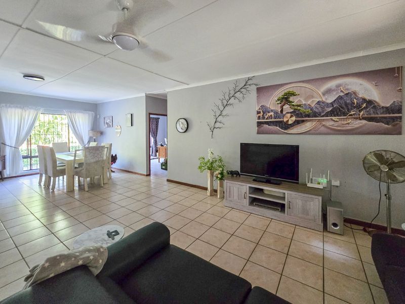 House With A flat For R1,450 000  !!! - Photo 2