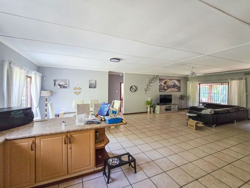 House With A flat For R1,450 000  !!! - Photo 6