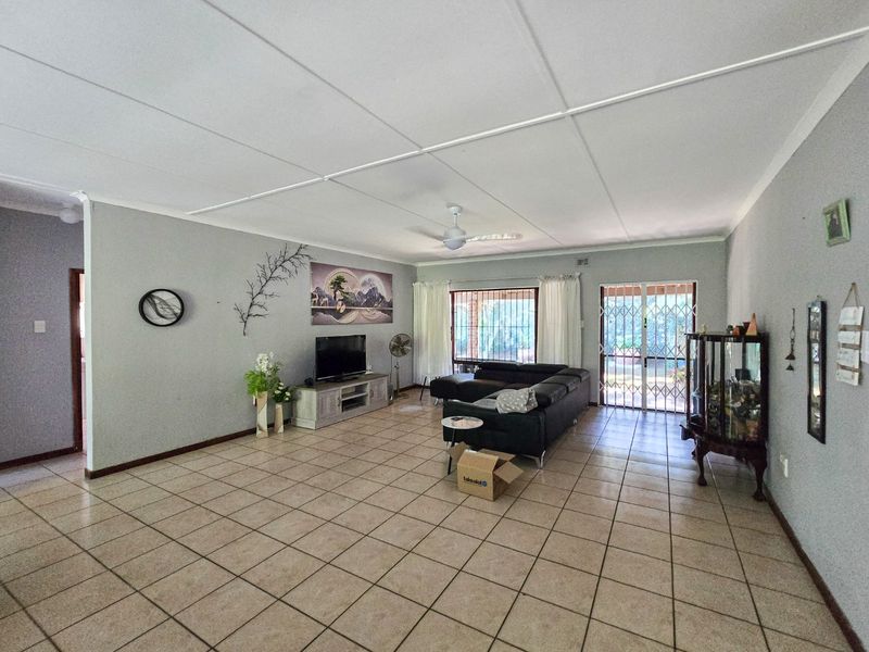 House With A flat For R1,450 000  !!! - Photo 3