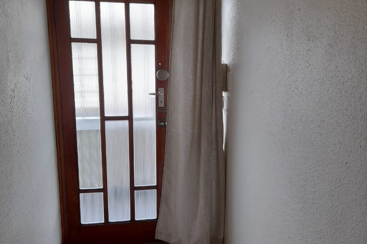I bedroom Ground Floor apartment - Rondebosch - Photo 4