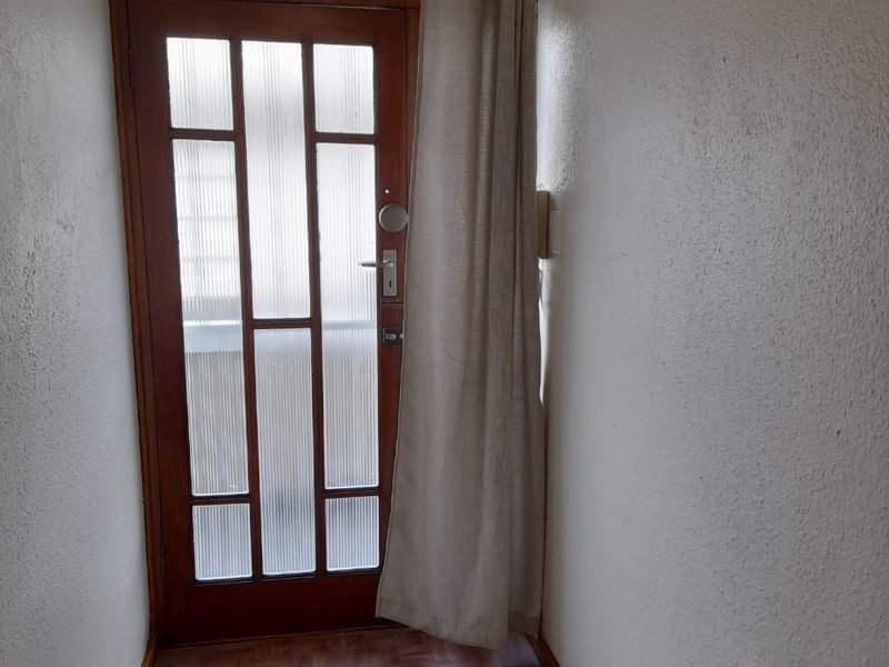 I bedroom Ground Floor apartment - Rondebosch - Photo 4