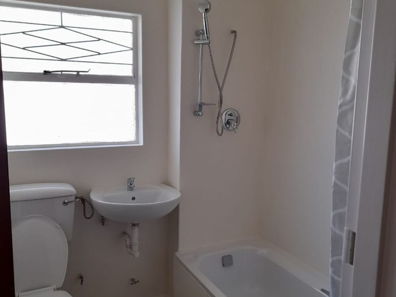 I bedroom Ground Floor apartment - Rondebosch - Photo 10