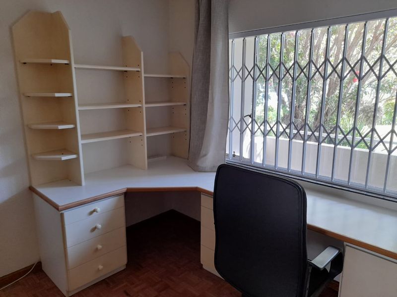 I bedroom Ground Floor apartment - Rondebosch - Photo 5