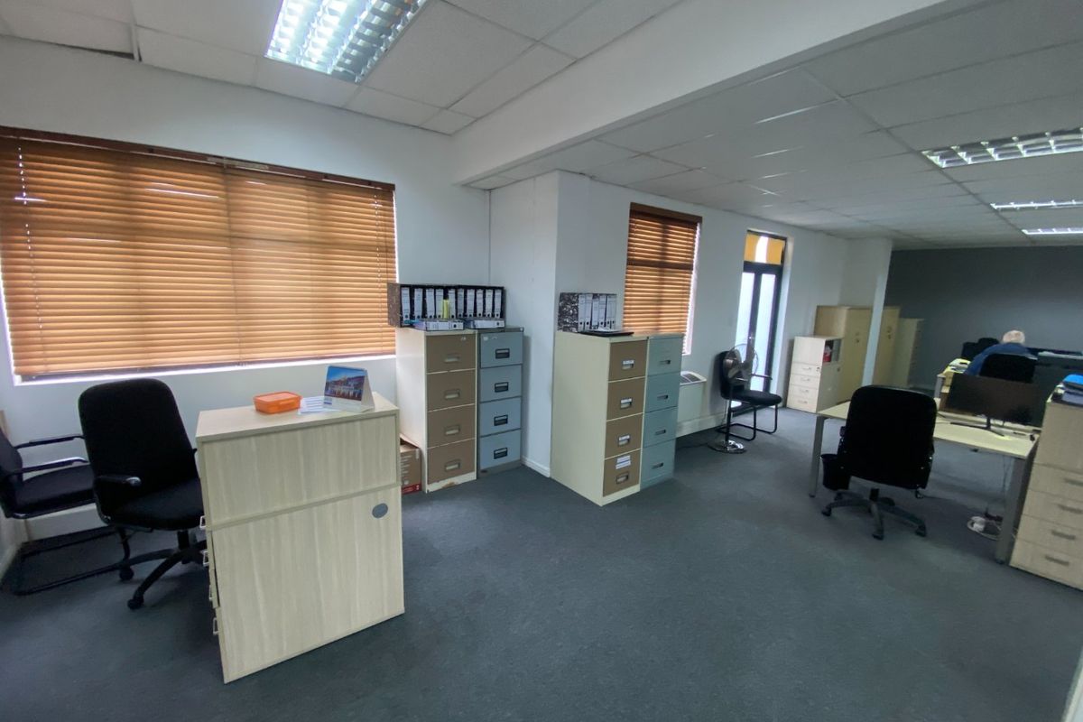 219m2 Commercial Space for Sale - Investment  - Photo 4