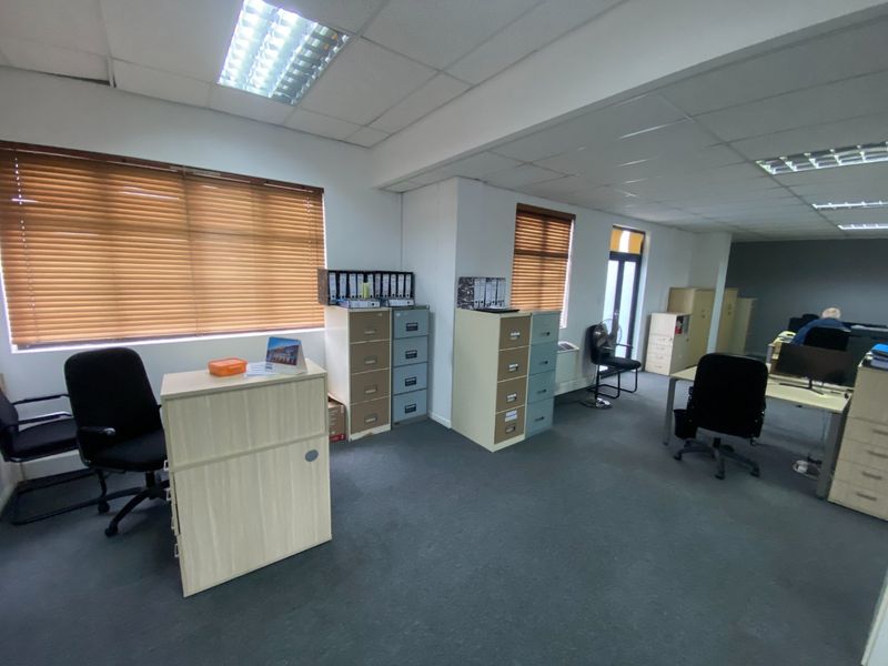 219m2 Commercial Space for Sale - Investment  - Photo 4