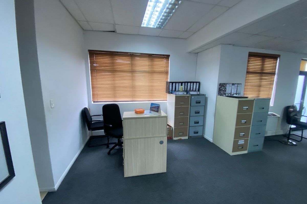 219m2 Commercial Space for Sale - Investment  - Photo 5