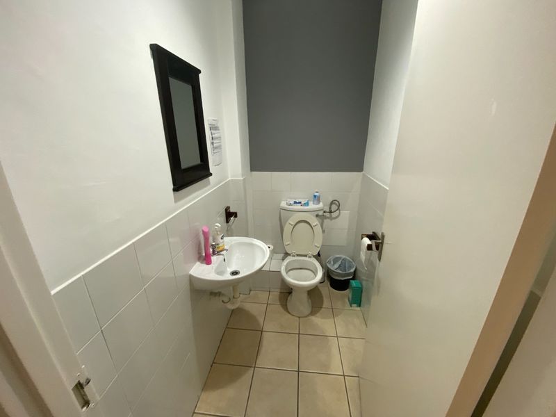 219m2 Commercial Space for Sale - Investment  - Photo 8