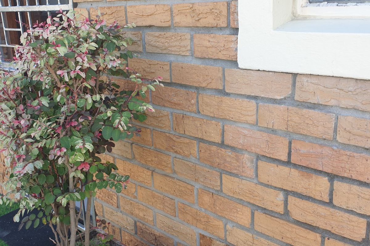 Good location 3-bedroom duplex with pool - Photo 5