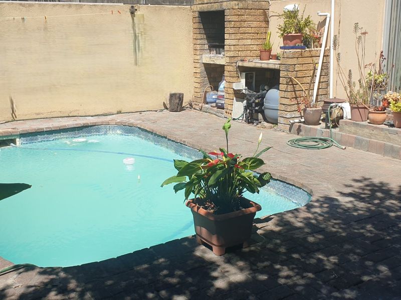 Good location 3-bedroom duplex with pool - Photo 6