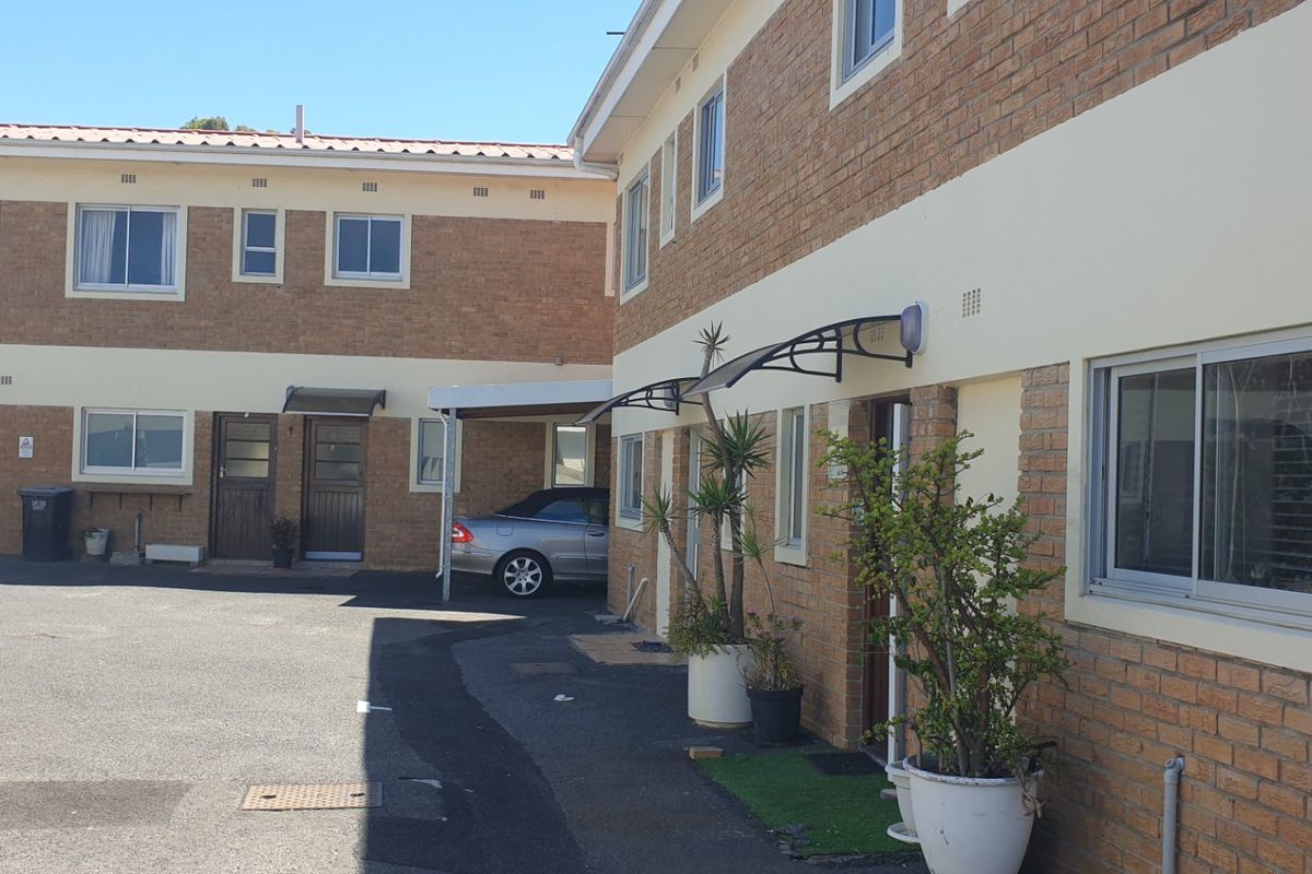 Good location 3-bedroom duplex with pool - Photo 4