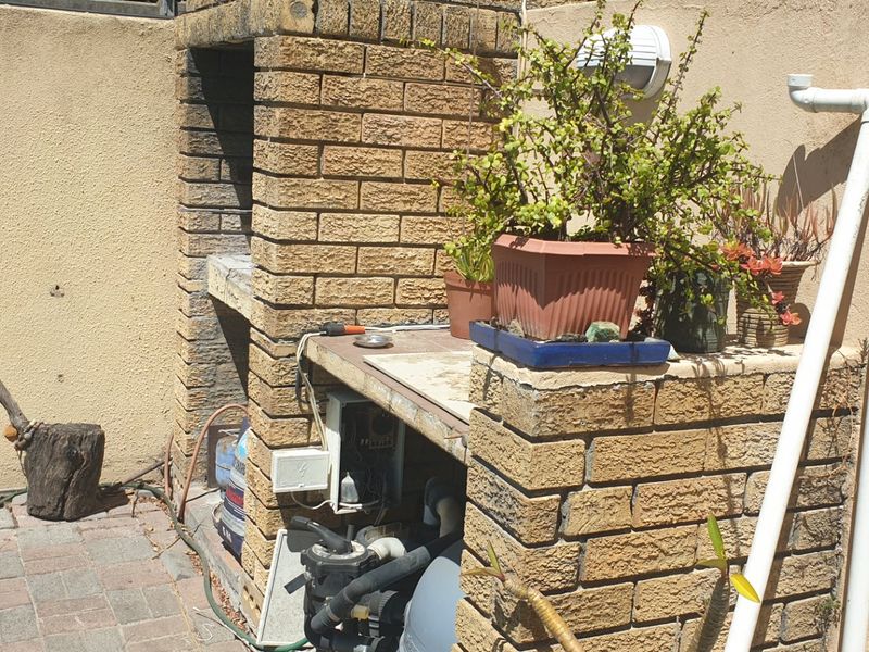 Good location 3-bedroom duplex with pool - Photo 10