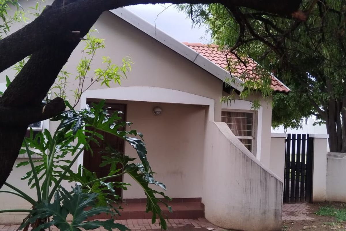 Secure Complex Living with Low Levies - Photo 2