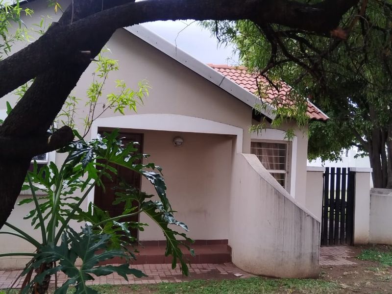 Secure Complex Living with Low Levies - Photo 2