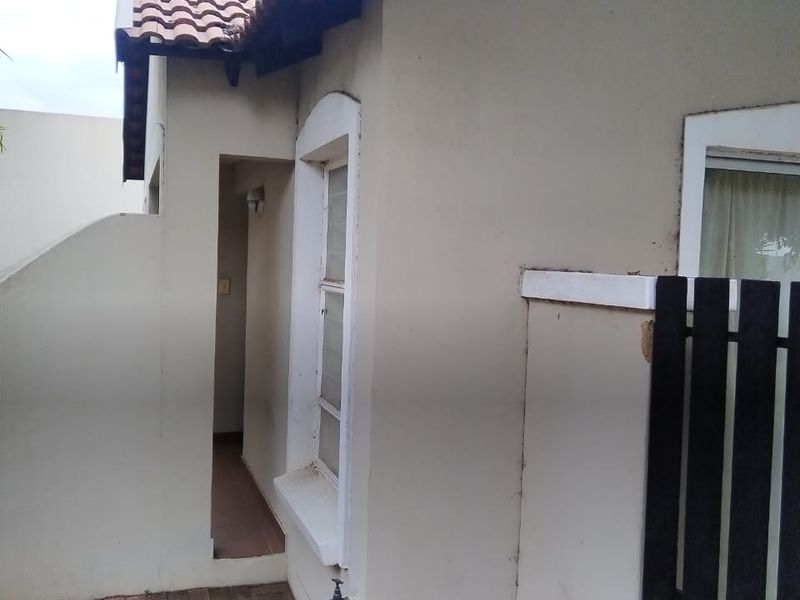 Secure Complex Living with Low Levies - Photo 3