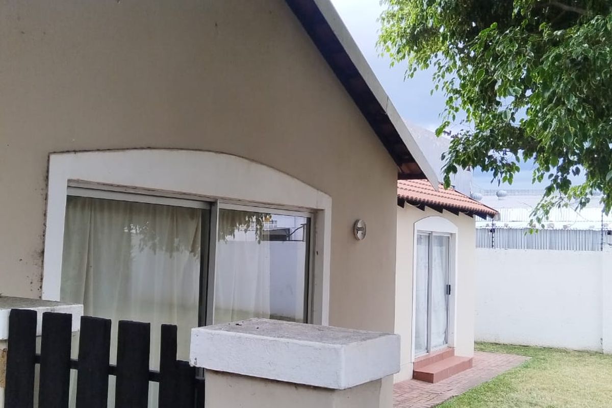 Secure Complex Living with Low Levies - Photo 5