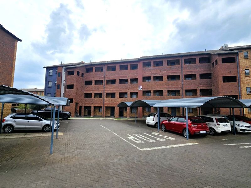 Discover the perfect blend of comfort, convenience, and modern living with this charming 2-bedroom, 1-bathroom apartment situated in the highly sought-after suburb of Montana Tuine. Whether you are a first-time buyer, young professional, or savvy investor, this property offers exceptional value in a well-established and secure environment. - Photo 9