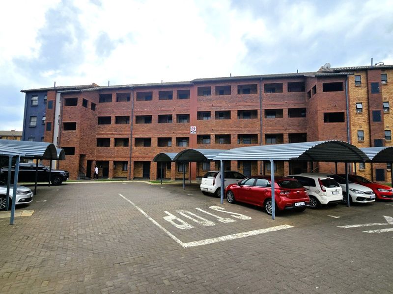 Discover the perfect blend of comfort, convenience, and modern living with this charming 2-bedroom, 1-bathroom apartment situated in the highly sought-after suburb of Montana Tuine. Whether you are a first-time buyer, young professional, or savvy investor, this property offers exceptional value in a well-established and secure environment. - Photo 8