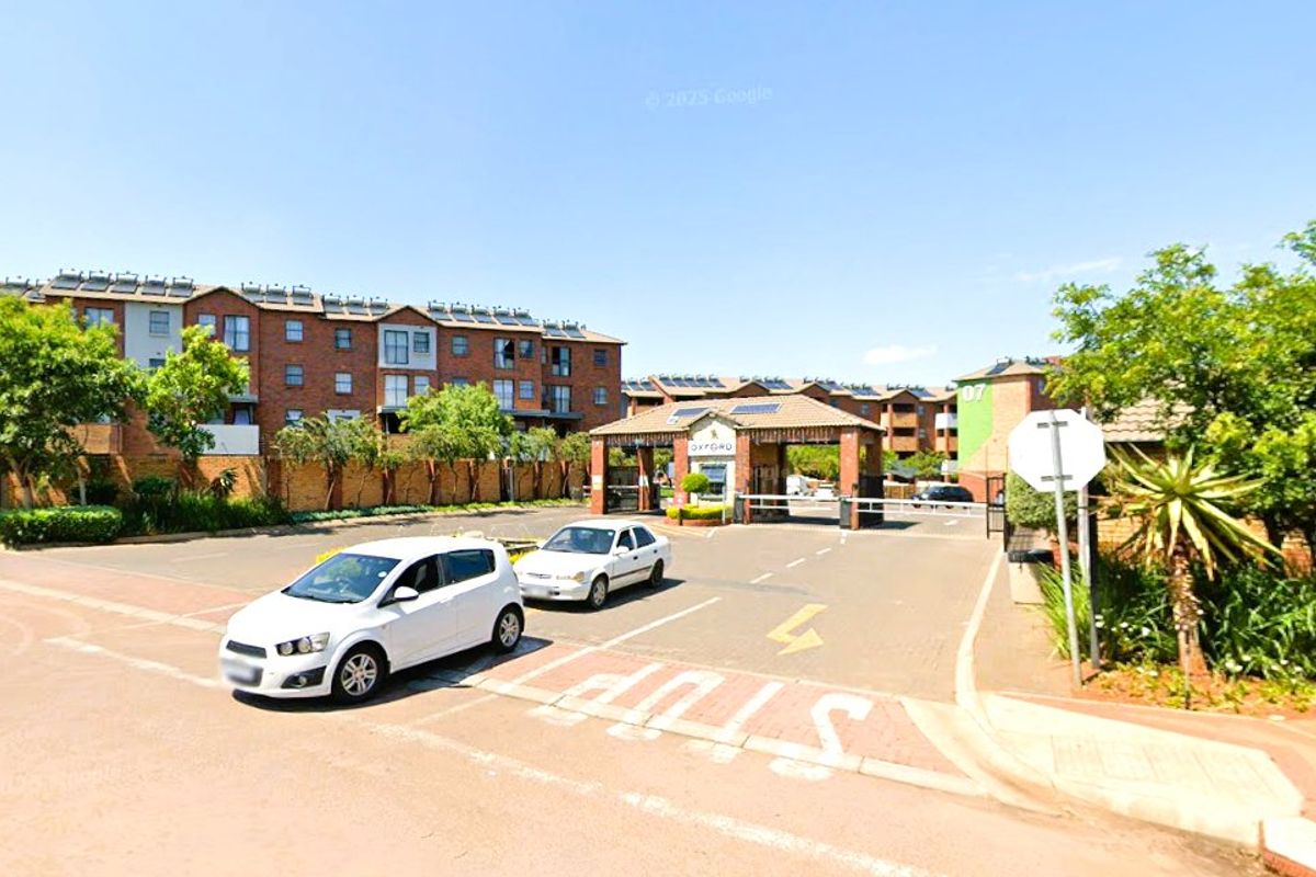 Discover the perfect blend of comfort, convenience, and modern living with this charming 2-bedroom, 1-bathroom apartment situated in the highly sought-after suburb of Montana Tuine. Whether you are a first-time buyer, young professional, or savvy investor, this property offers exceptional value in a well-established and secure environment. - Photo 4