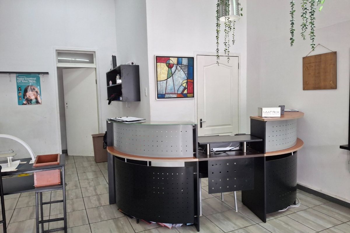 Retail Shops to Let - Photo 4