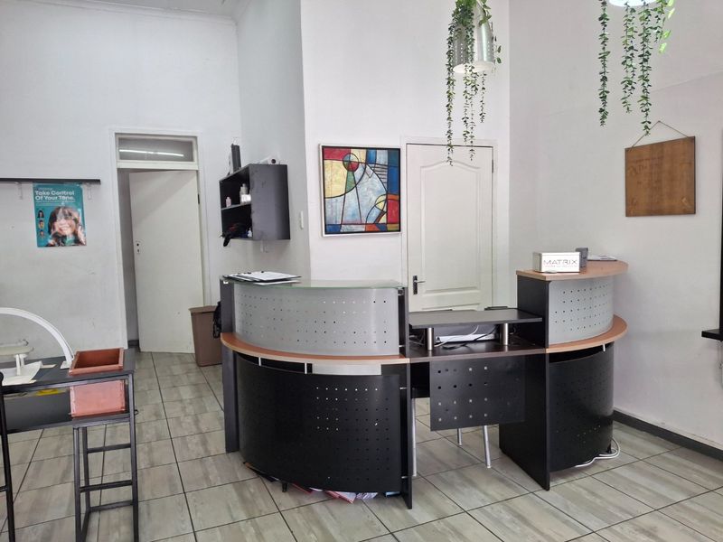 Retail Shops to Let - Photo 4