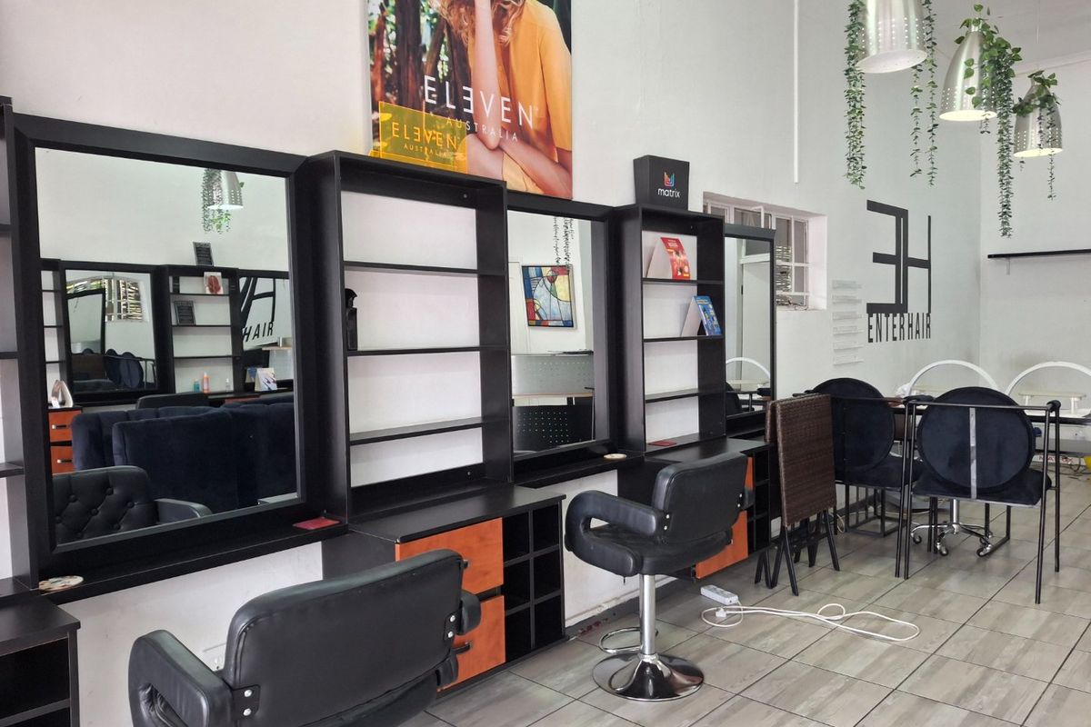 Retail Shops to Let - Photo 3