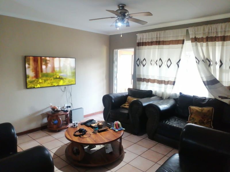 Stunning 2-Bedroom Full 1bath Apartment for Sale – Avon Aire Village, Northriding - Photo 9