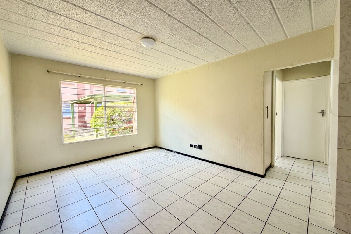 2 Bed Town house in Norkem Park for Sale - Photo 2