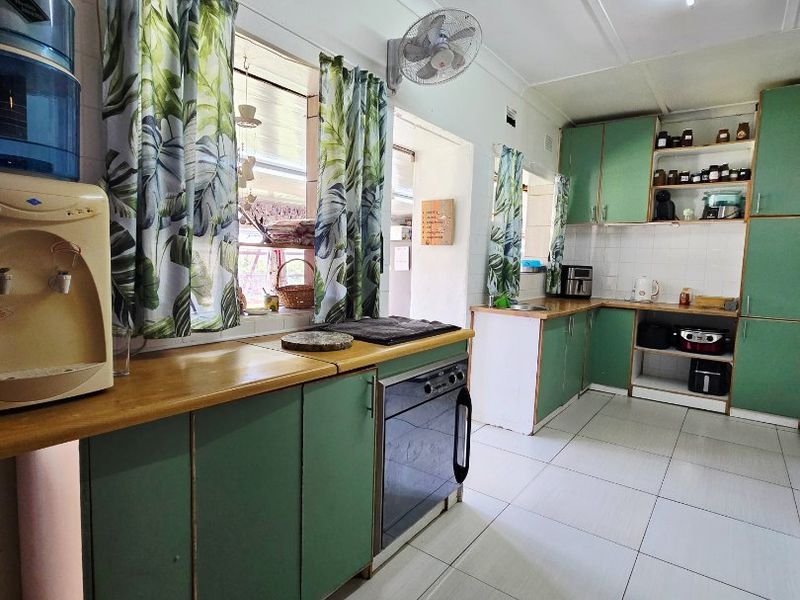 Charming 3-Bedroom Home with Entertainment Area, Pool, Flatlet & More - Photo 6