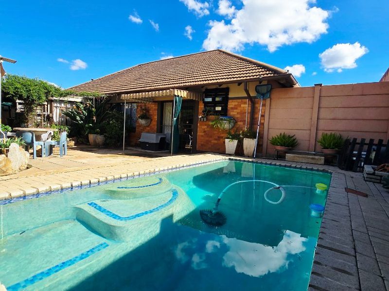 Charming 3-Bedroom Home with Entertainment Area, Pool, Flatlet & More - Photo 1