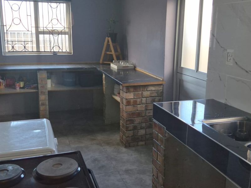 Charming 3 Bed Home in Tafelsig, Mitchells Plain - Photo 5