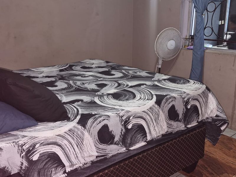 Charming 3 Bed Home in Tafelsig, Mitchells Plain - Photo 10