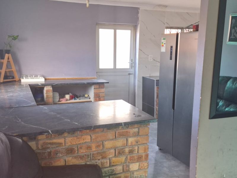 Charming 3 Bed Home in Tafelsig, Mitchells Plain - Photo 8