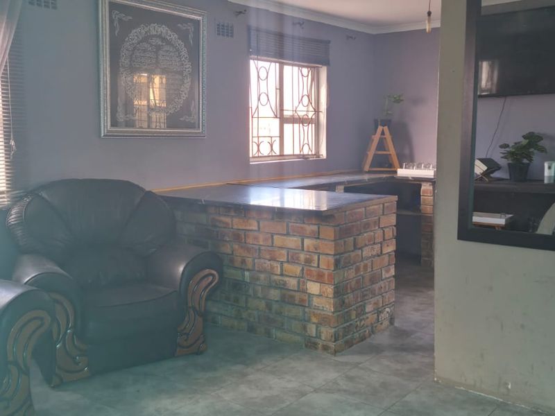 Charming 3 Bed Home in Tafelsig, Mitchells Plain - Photo 7