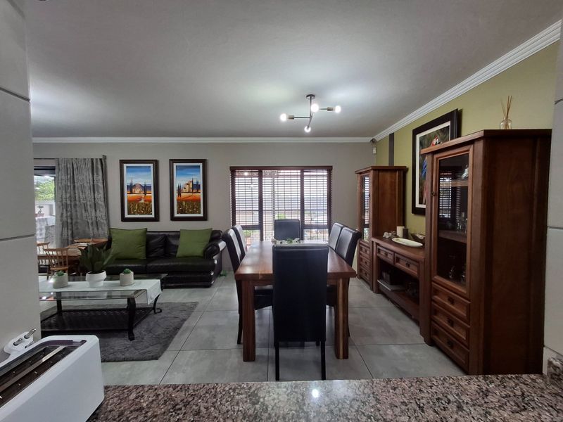 STUNNING HOUSE WITH POOL FOR SALE - Photo 4