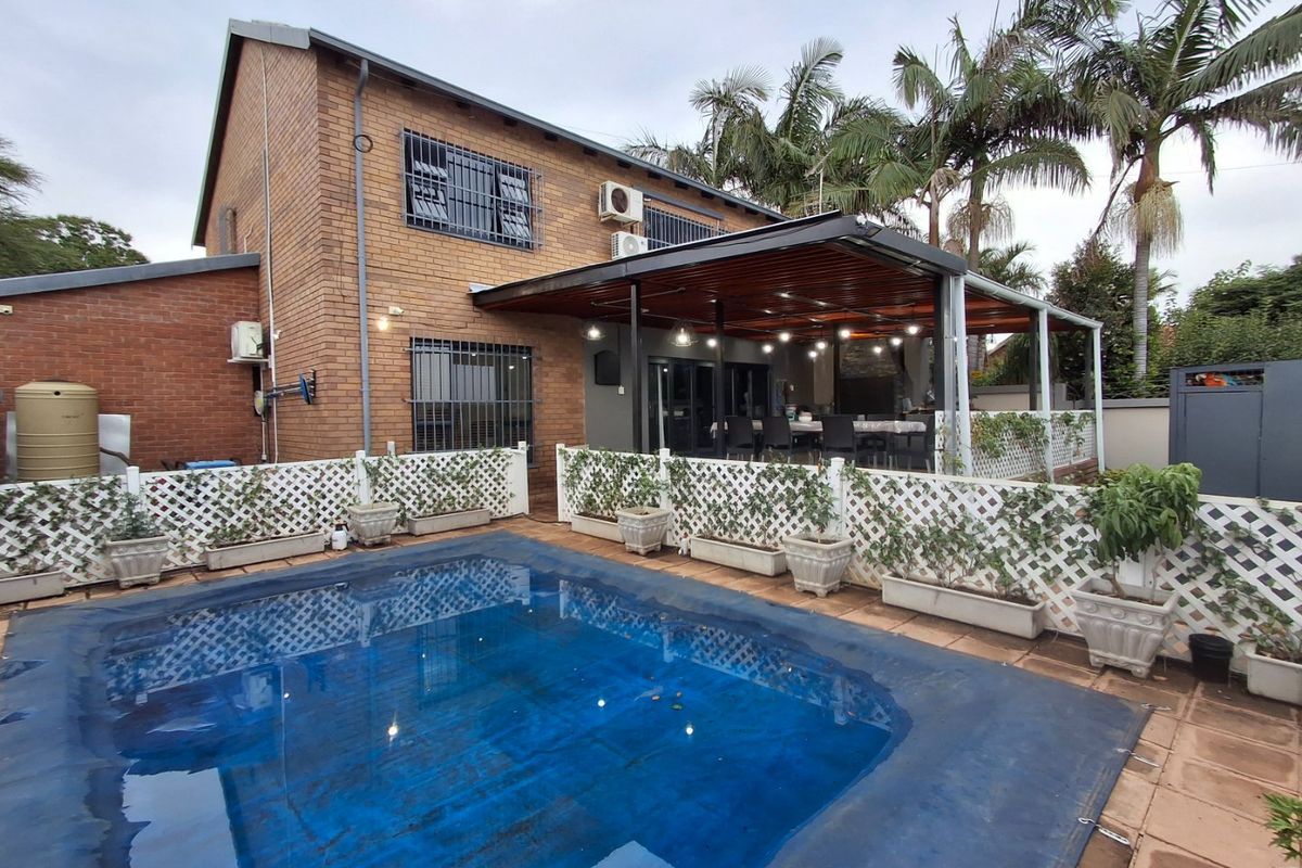 STUNNING HOUSE WITH POOL FOR SALE - Photo 2
