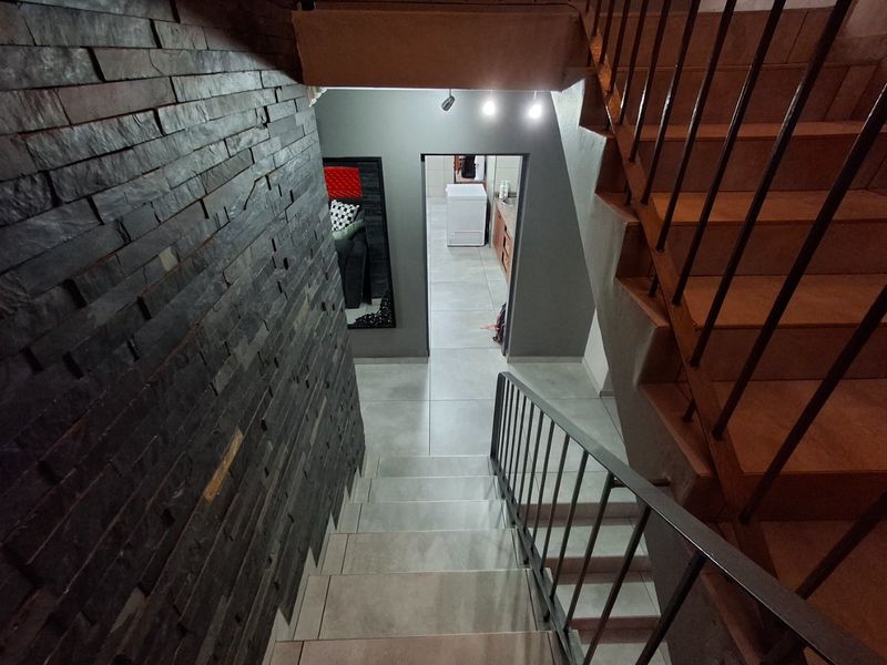 STUNNING HOUSE WITH POOL FOR SALE - Photo 3