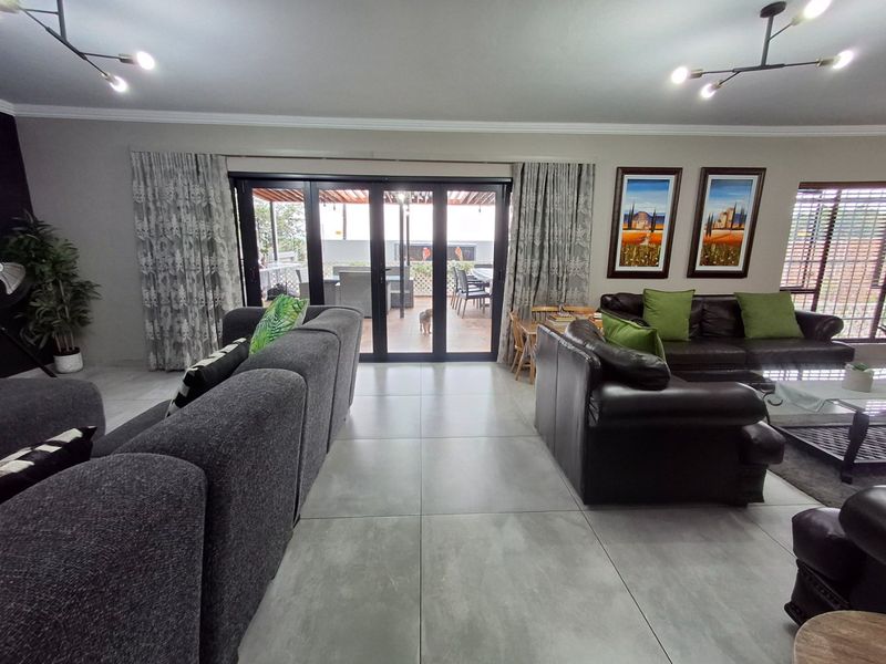 STUNNING HOUSE WITH POOL FOR SALE - Photo 10
