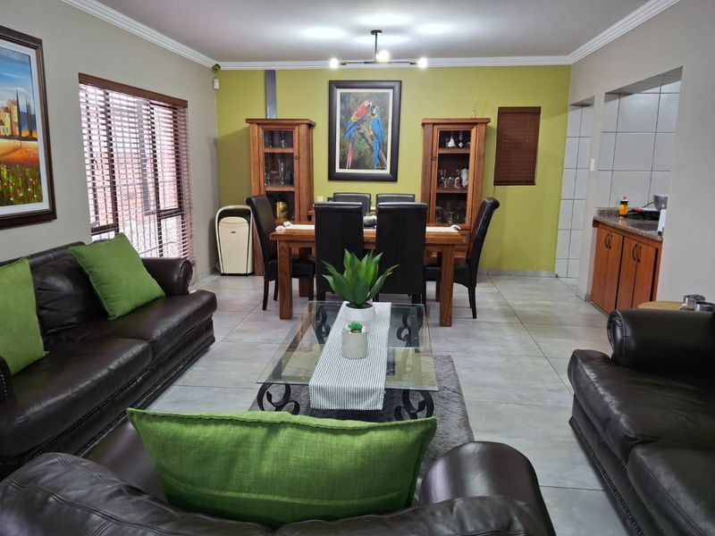 STUNNING HOUSE WITH POOL FOR SALE - Photo 2