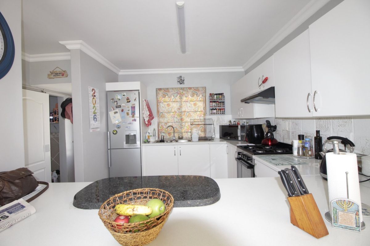 Pet friendly Sunlit 3 Bed Townhouse in Paradise Beach - Photo 5