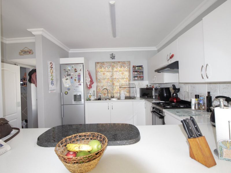 Pet friendly Sunlit 3 Bed Townhouse in Paradise Beach - Photo 5