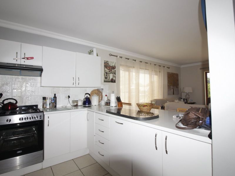 Pet friendly Sunlit 3 Bed Townhouse in Paradise Beach - Photo 9